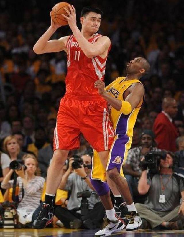 但是不知道大家知不知道中国最成功的篮球运动员,nba名人堂球员姚明在