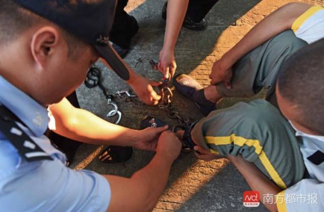 弟弟带镣铐坐警车,直奔医院捐髓救姐