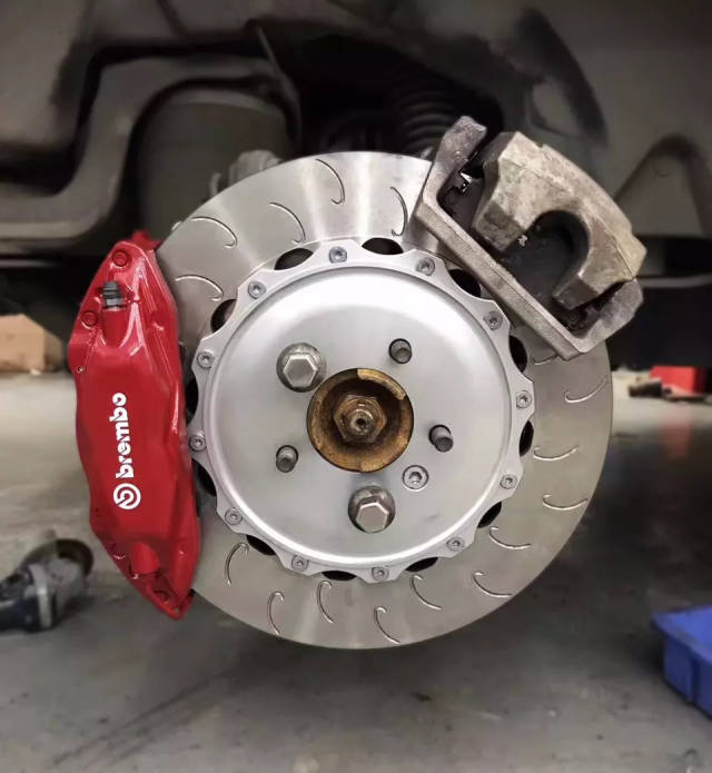 【资讯】奥迪s7 后轮升级brembo gt-s四活塞 belfe-epb卡钳