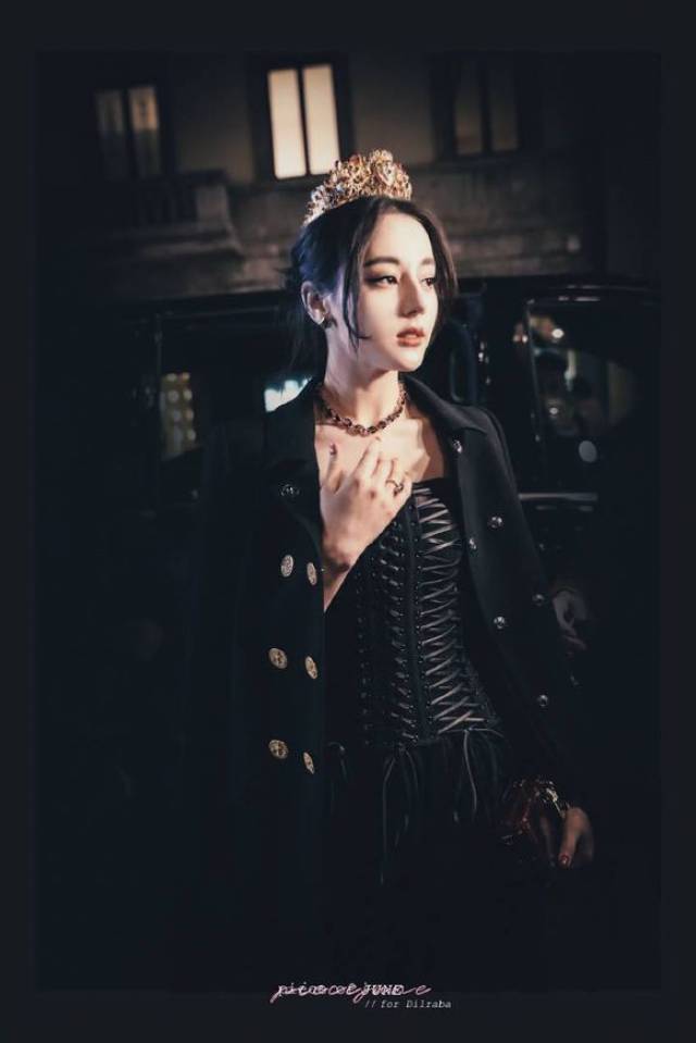 迪丽热巴穿黑色后的颜值有多能打?高冷女神范十足美到窒息!