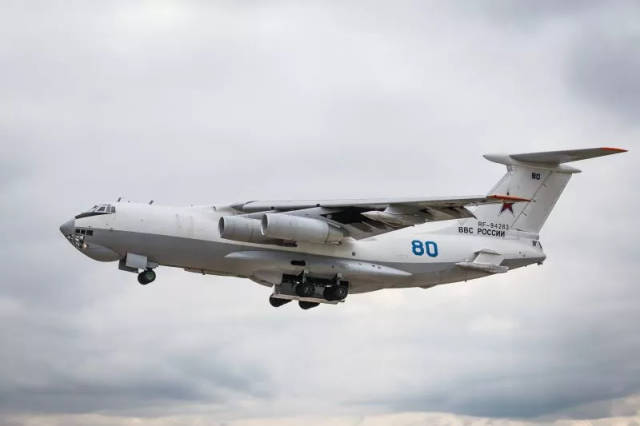 俄空军伊尔-76