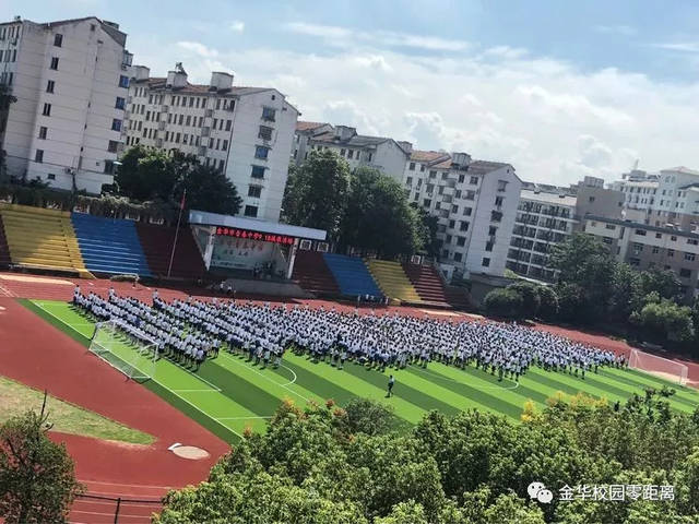 金华市第十六中学也组织了勿忘国耻,珍爱生命,纪念9·18防空演练.