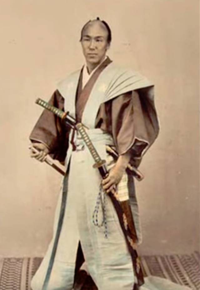 照片拍摄的是百年前的日本武士.