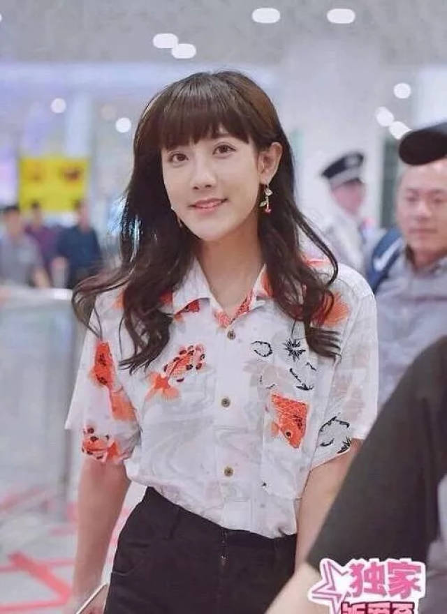 李艺彤脸歪嘴斜?杨超越演古装剧?辛巴送二驴路虎?寒夜