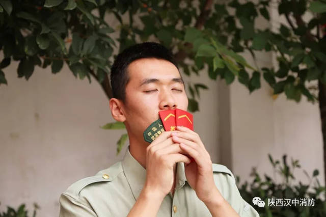 退伍不褪色,退役不褪志—致敬我们的芳华