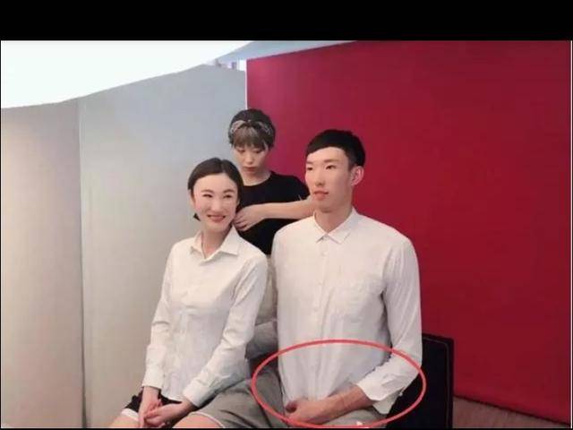 王欣怡,手指旺夫,毛发浓密,与周琦喜结良缘,结束6年爱情长跑