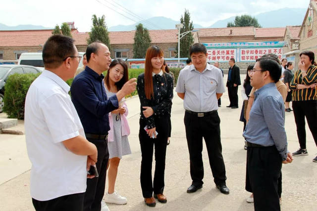 太师屯镇中心小学赴河北蔚县桃花镇中心校开展精准扶贫调研及指导教学