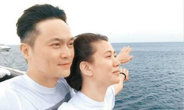 甚至还会自信拍素颜 因为张先生喜欢 ▼ 张智霖一言不合