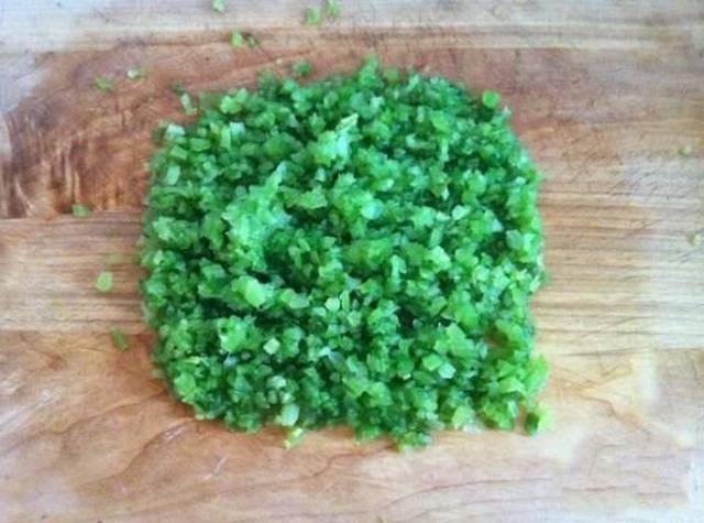芹菜肉馅怎么调好吃