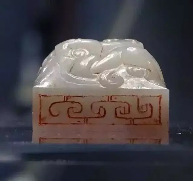 上图为广州西汉南越王博物馆收藏的西汉"帝印",与陕博皇后之玺印钮