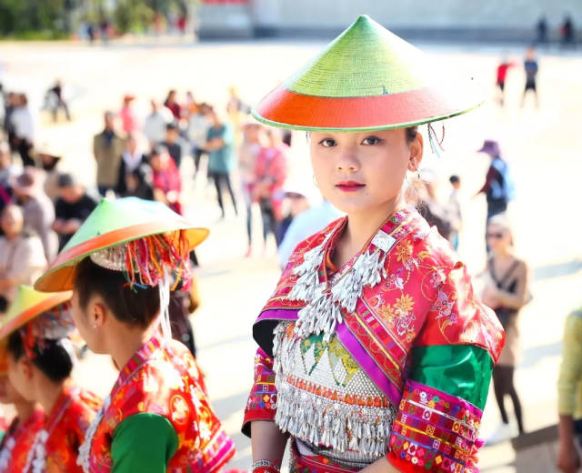 美服"十一"来新平看最美花腰傣服饰!