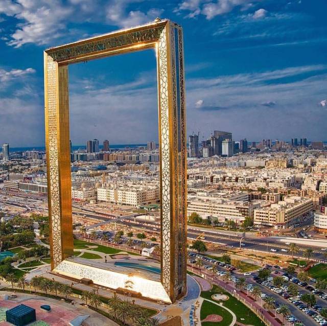 全世界最大相框亮相迪拜,土豪国又添新地标