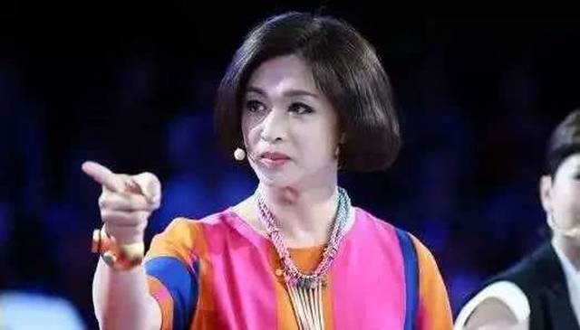 怼杨幂爱撩男、关晓彤假清高,这位嘲遍娱乐圈