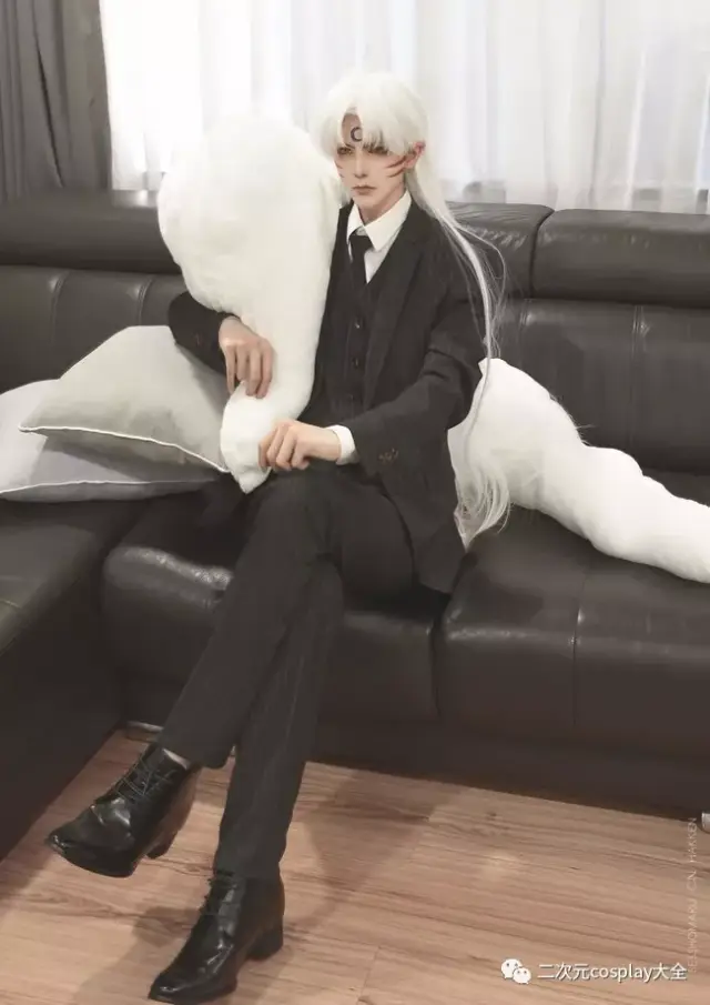 《犬夜叉》杀生丸cos,实在心动,西装杀殿下帅到无法抵抗!