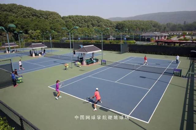 中国网球学院硬地球场