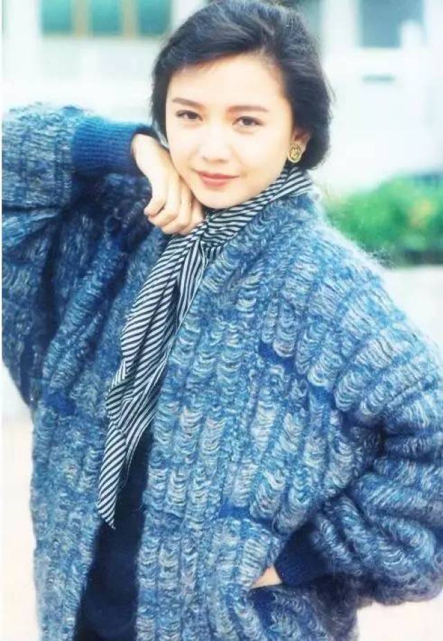 比曾华倩的作品更为人知的,经常在头条出现的是—— 她和梁朝伟曾经的