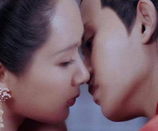 网友:与杨紫拍过吻戏的男明星,最有感觉的不是邓伦而是他?