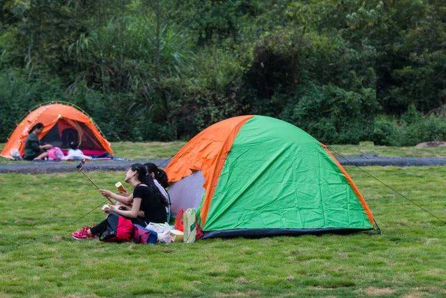 活动时间:10月1日~10月7日 大草坪上 带上家人,约上朋友 支起帐篷