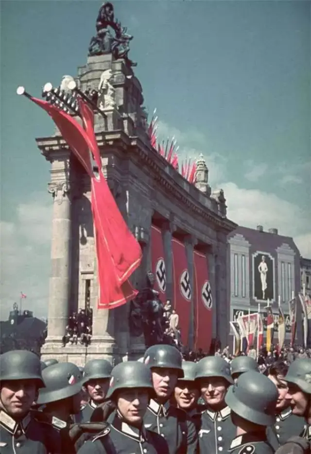 这些纳粹老照片你看过几张?