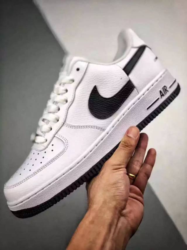 supreme x cdg x nike 联名af1断勾白色版本