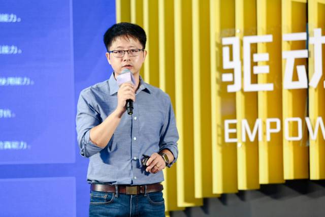 蚂蚁金服区块链负责人张辉 做与不做 蚂蚁区块链团队成立于 2016 年，人数