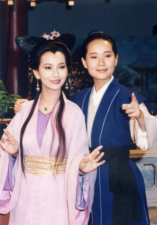 《新白娘子传奇》许仙25年后演许仙妈妈,55岁叶童气场