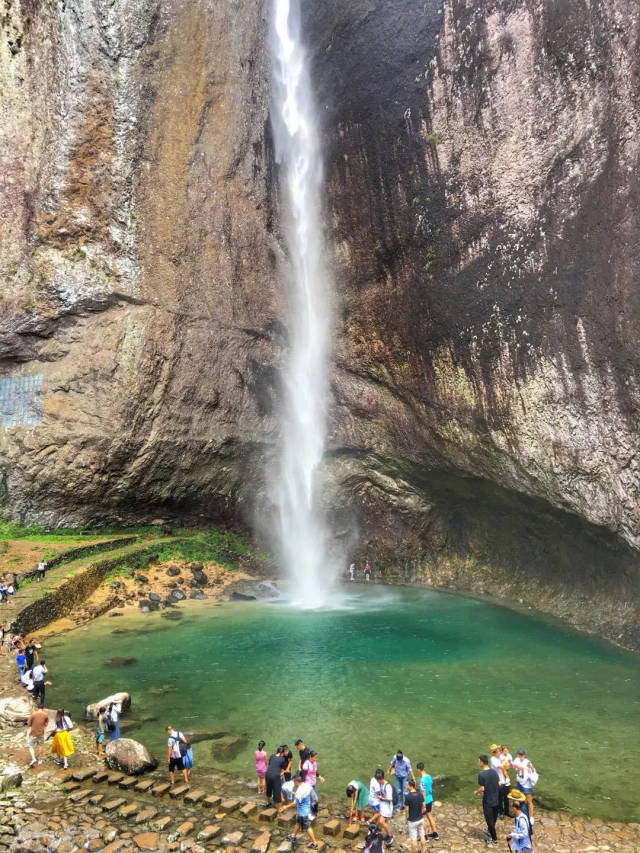 我在秋雨洗净的雁荡山,等你