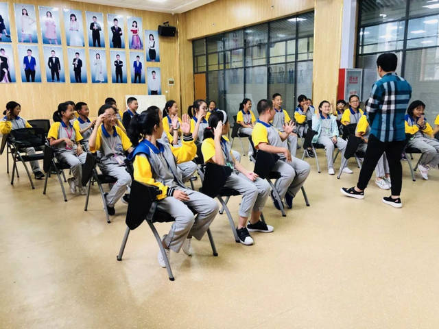 头条| 临汾同盛实验中学的学生看这里哦!