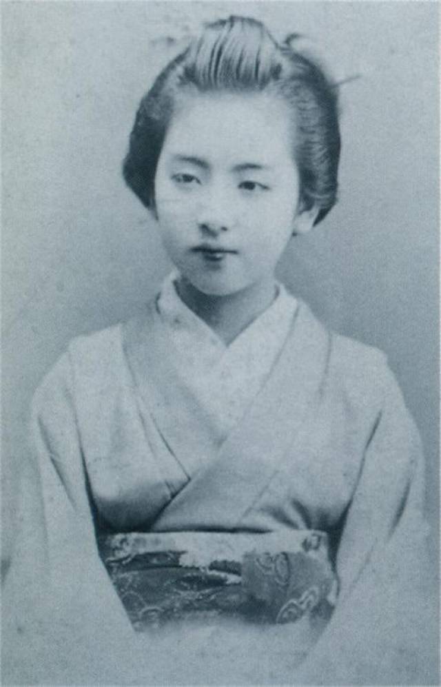 百年前的日本女人老照片,图三俏皮可爱,图八长相极美