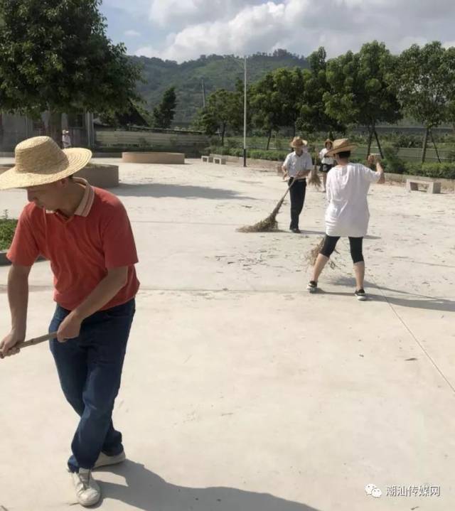西胪青山村以及各村(社区)中秋节前,开展环境大清理.
