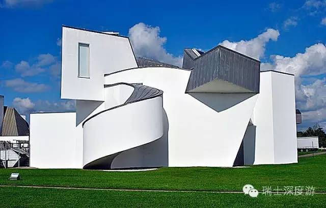 由美国现代解构主义建筑大师弗兰克·盖里设计的维特拉设计博物馆,是