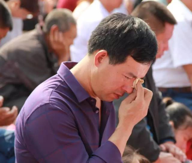 文山学生十八岁成人礼 师生家长见证难忘时刻!(感动哭
