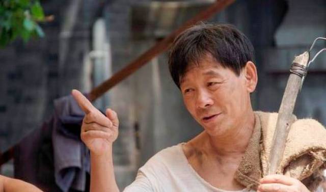 《正阳门下》"破烂侯"龙套多年不红,儿子原想当明星今