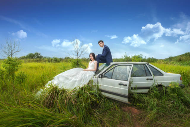 长沙婚纱照:车主题个性婚纱摄影
