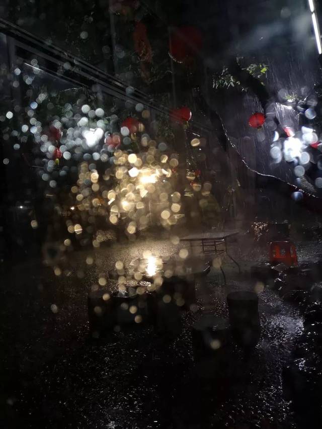 下雨又打雷!泉州暴雨预警升级,多个高速路口管制,有人被困电梯