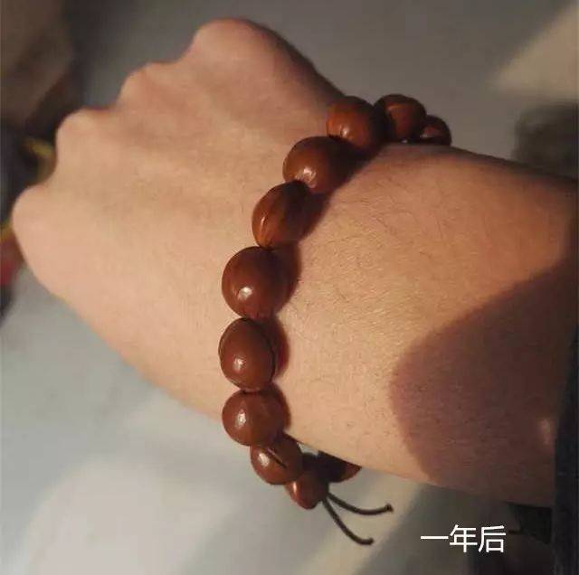 又比如说吃完车厘子后,剩下的车厘子核,自己动手做一串车厘子核的手串