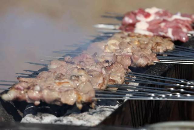 震撼！精河县举办首届木特塔尔沙漠文化旅游节