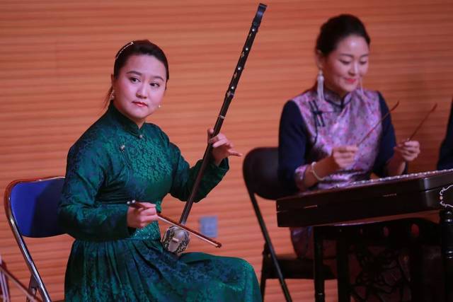 内蒙古艺术学院安达民族音乐传承创新与传播中心揭牌暨乌兰牧骑班开班仪式隆重举行