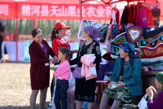 震撼！精河县举办首届木特塔尔沙漠文化旅游节