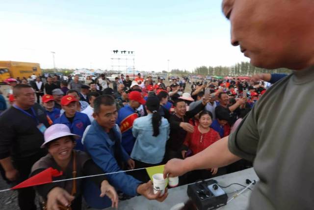 震撼！精河县举办首届木特塔尔沙漠文化旅游节
