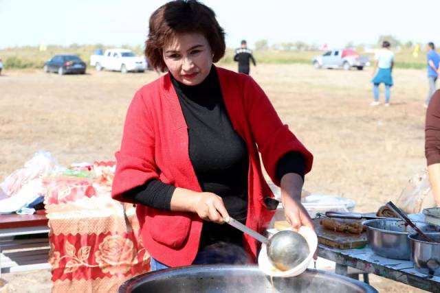 震撼！精河县举办首届木特塔尔沙漠文化旅游节