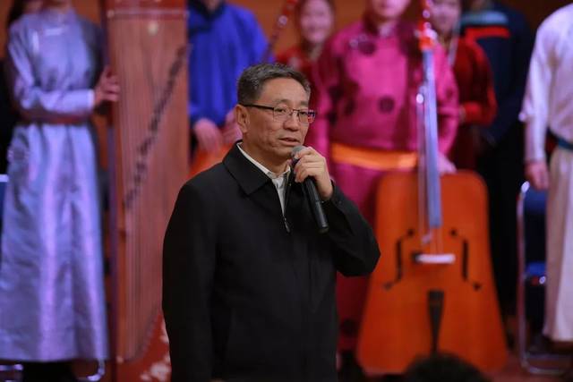 内蒙古艺术学院安达民族音乐传承创新与传播中心揭牌暨乌兰牧骑班开班仪式隆重举行