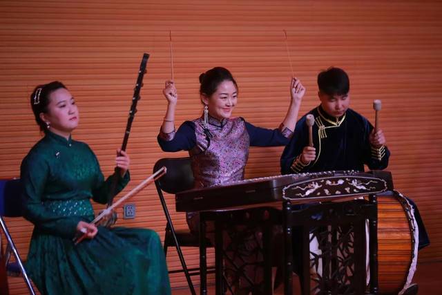 内蒙古艺术学院安达民族音乐传承创新与传播中心揭牌暨乌兰牧骑班开班仪式隆重举行