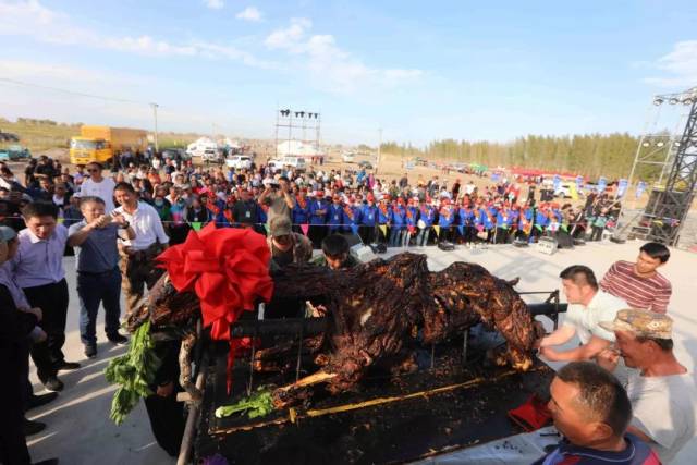 震撼！精河县举办首届木特塔尔沙漠文化旅游节