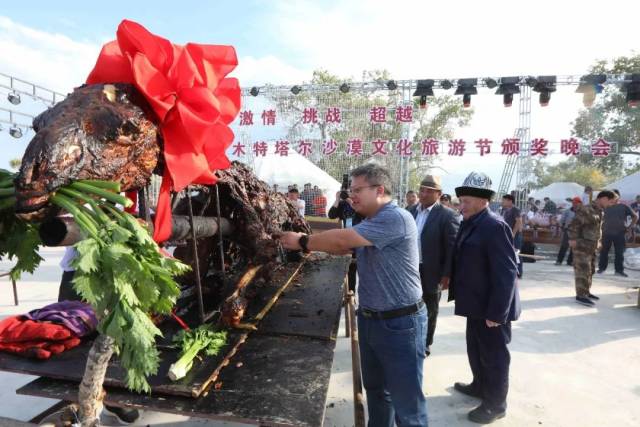 震撼！精河县举办首届木特塔尔沙漠文化旅游节