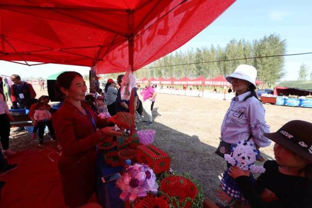 震撼！精河县举办首届木特塔尔沙漠文化旅游节