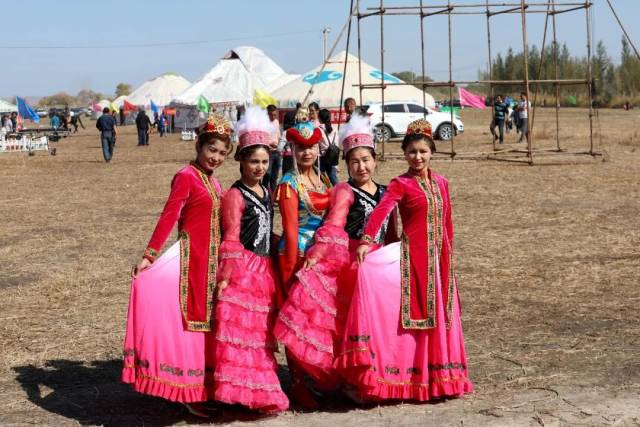 震撼！精河县举办首届木特塔尔沙漠文化旅游节