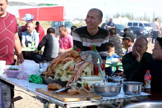震撼！精河县举办首届木特塔尔沙漠文化旅游节