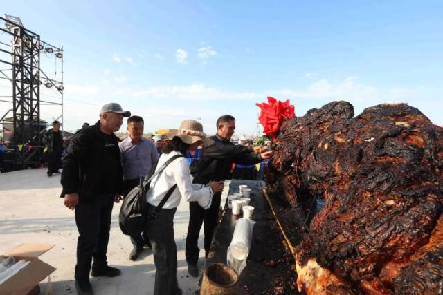 震撼！精河县举办首届木特塔尔沙漠文化旅游节