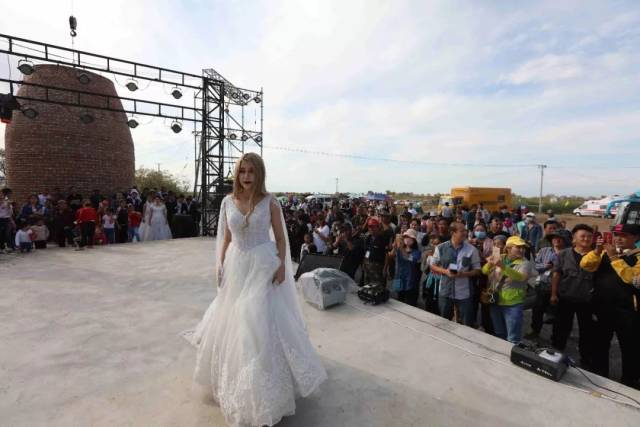 震撼！精河县举办首届木特塔尔沙漠文化旅游节